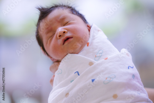 Obraz na płótnie Baby boy was just born with Baby cloth wrapped around the whole body. w salonie