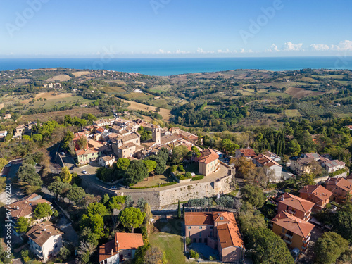 vista aerea del borgo medievale di Novilara in provincia di Pesaro e Urbino nella regione Marche