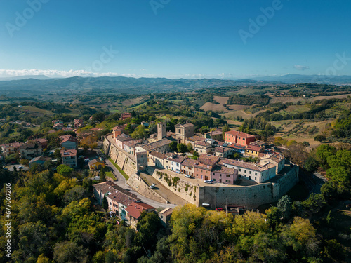 vista aerea del borgo medievale di Novilara in provincia di Pesaro e Urbino nella regione Marche