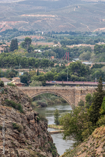 puente y rio, Toledo, España