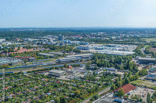 Ausblick auf Augsburg aus der Luft, Blick nach Südosten über die Bahnanlagen zur Messe