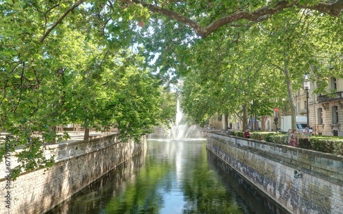 centre ville de Nîmes, jardin de la fontaine, maison carrée et arènes