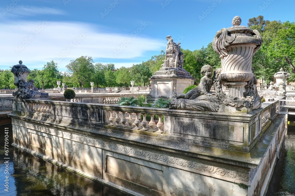 centre ville de Nîmes, jardin de la fontaine, maison carrée et arènes centre ville de Nîmes, jardin de la fontaine, maison carrée et arènes