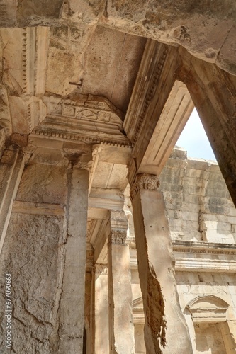 centre ville de Nîmes, jardin de la fontaine, maison carrée et arènes