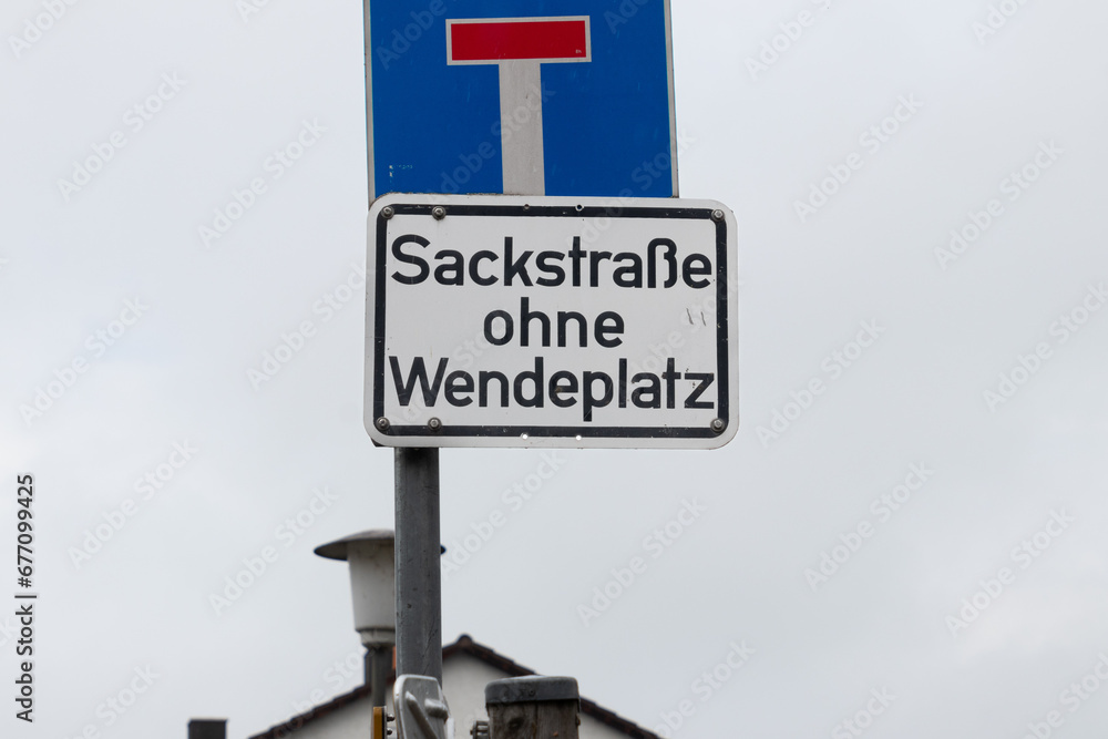 Verkehrszeichen an einer Sackgasse ohne Wendeplatz Verkehrszeichen an einer Sackgasse ohne Wendeplatz