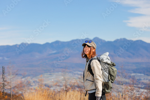 入笠山登山する女性
