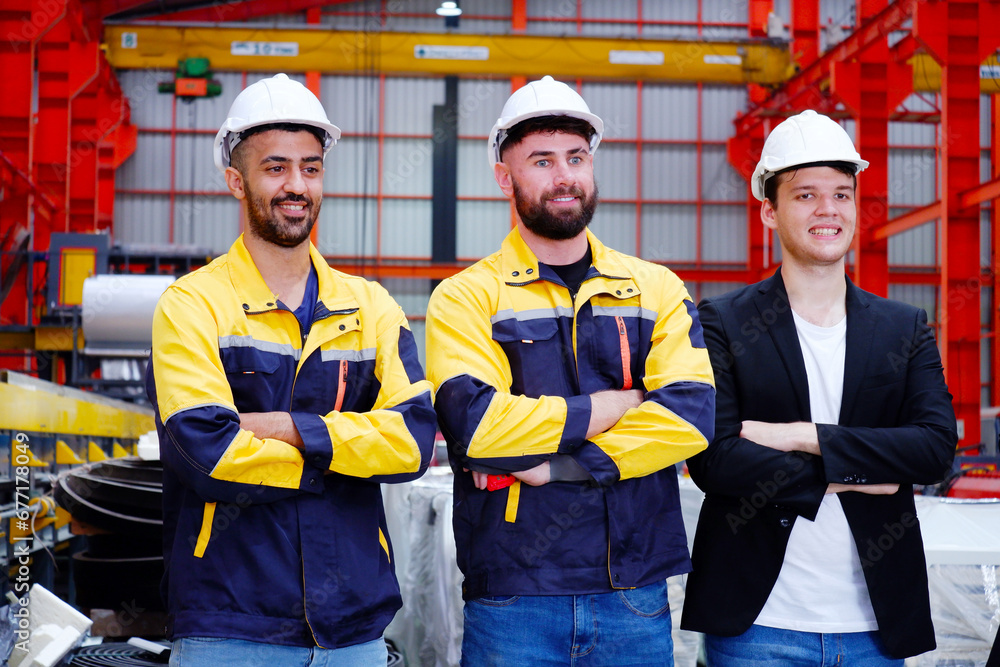 Obraz premium Engineer wearing safety helmet standing smiling in factory industrial factory concept.