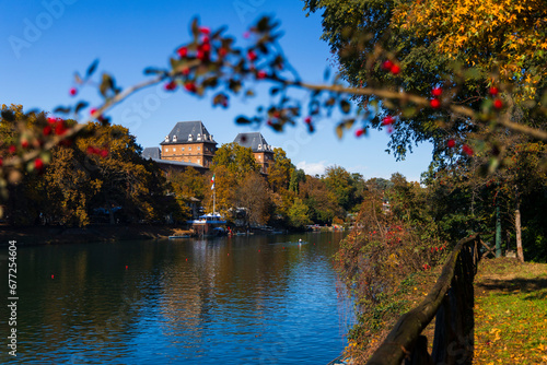 Torino in Autunno al parco del Valentino e al Borgo Medioevale, lungo il fiume Po