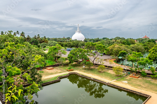 Cuadro en lienzo heritage temple of anuradhapura city