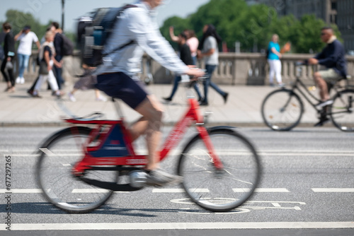 blurry_cyclist © Kara