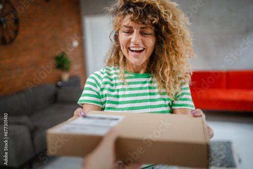 Fotografi one caucasian female adult woman at home receiving package by post product he or
