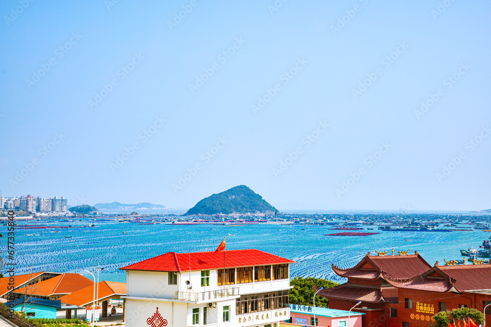 Obraz premium Lianjiang County, Fuzhou City, Fujian Province - Scenery of the bay fishing port against the blue sky