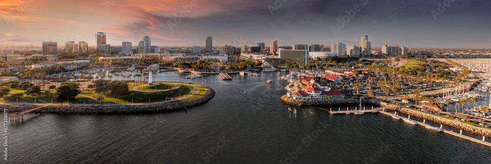 Obraz premium Aerial view of Downtown Long Beach from above Queensway Bay at Golden Hour