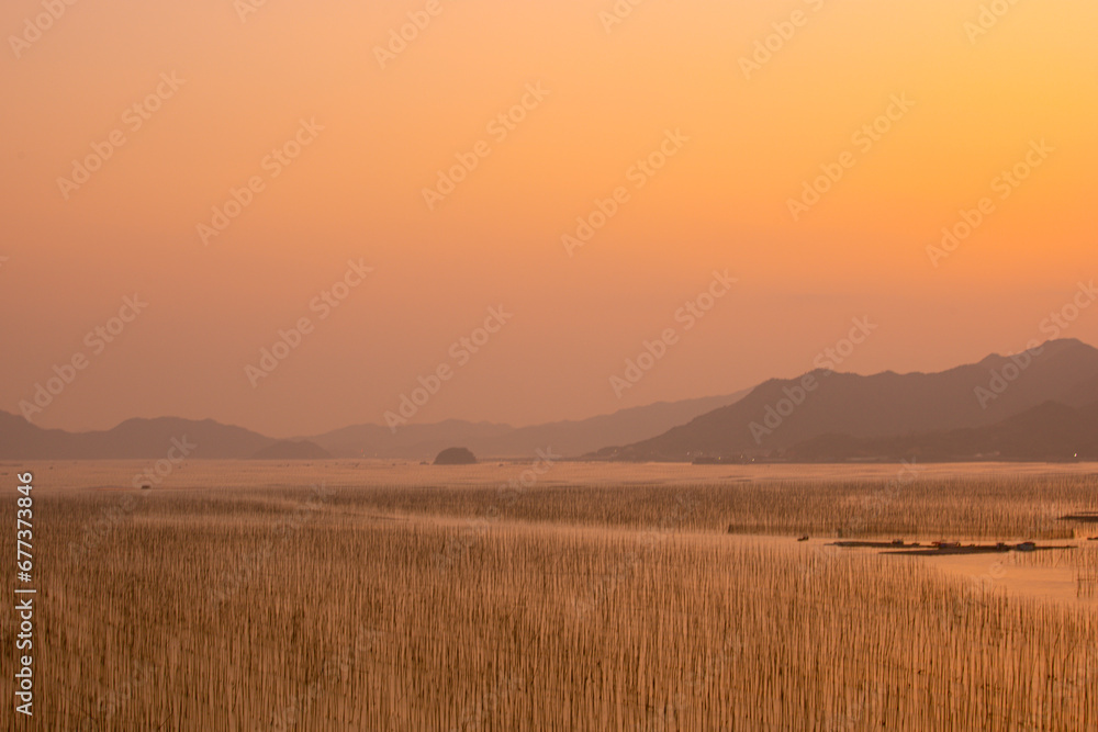 Obraz premium Shajiang Village, Shajiang Town, Xiapu County, Ningde City-Shajiang S Bay-Scenery of the fishing village beach facing the sky at sunset