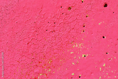 Wand, Mauer Putz löchrig, Graffiti in rosa gelb, rauer Hintergrund für Design, Web, mit Platz für Text. photo