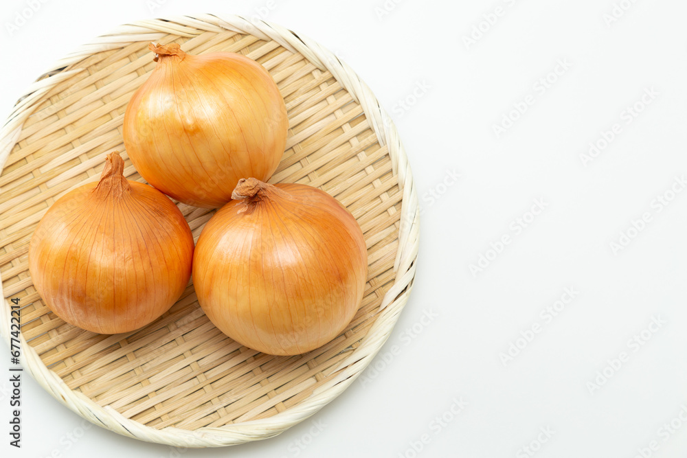 白背景にタマネギ
