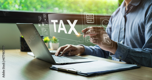Foto Tax deduction planning involves strategically identifying and utilizing eligible deductions to reduce taxable income and lower overall tax liability