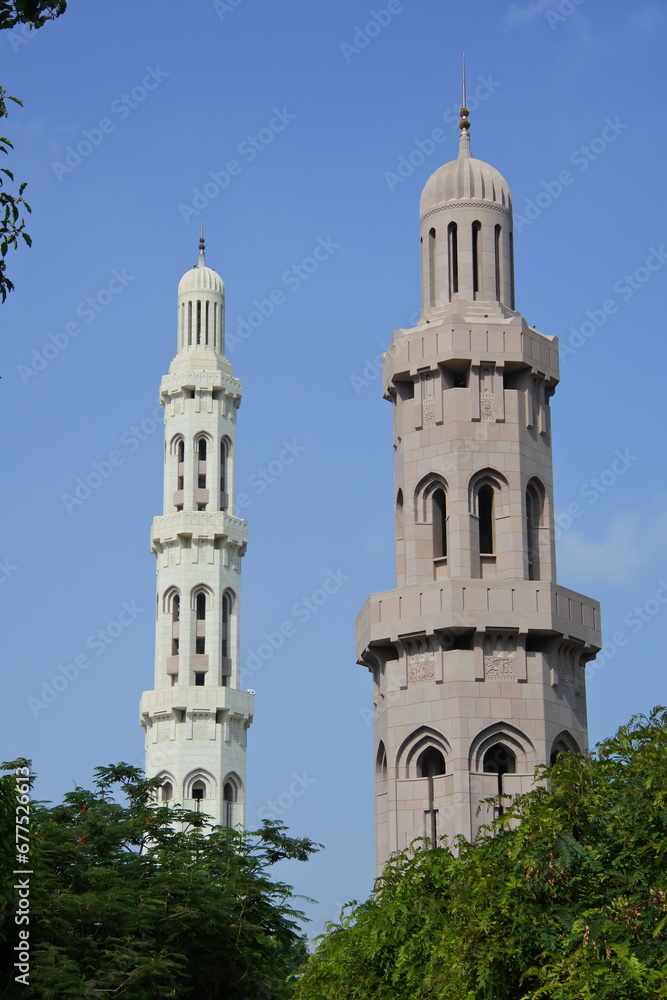 Minarette in der Großen Sultan-Qabus-Moschee in Muscat	