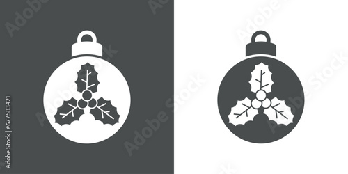 Tiempo de Navidad. Logo con silueta de bola de navidad con hojas de acebo para su uso en invitaciones y felicitaciones