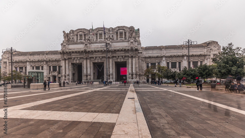Obraz premium Panorama showing Milano Centrale timelapse - the main central railway station of the city of Milan in Italy.