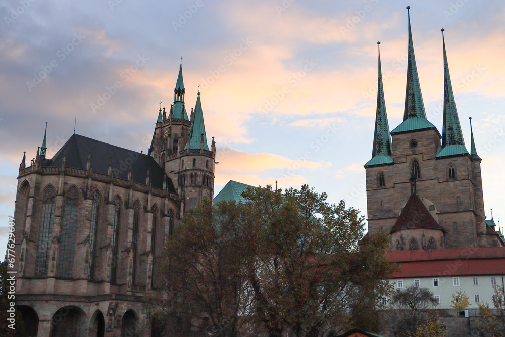 Erfurter Wahrzeichen im Abendlicht; Dom St. Marien und St. Severikirche Erfurter Wahrzeichen im Abendlicht; Dom St. Marien und St. Severikirche