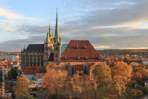 Erfurter Wahrzeichen im Abendlicht; Dom und Severikirche vom Petersberg gesehen photo