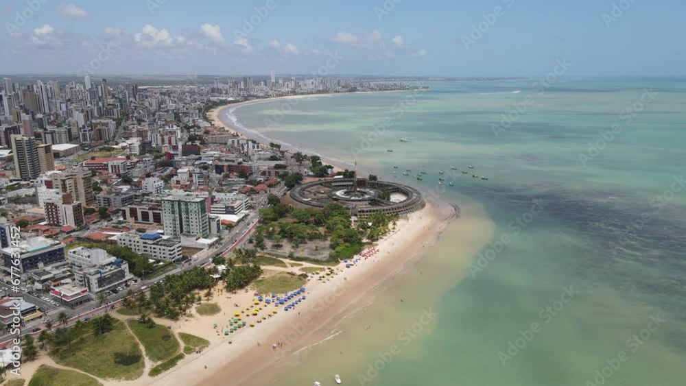 PRAIA DE CABO BRANCO COM UM MAR MUITO AZUL E LINDO PARA MERGULHAR (CAPE BRANCO BEACH WITH A VERY BLUE SEA AND BEAUTIFUL FOR DIVING)