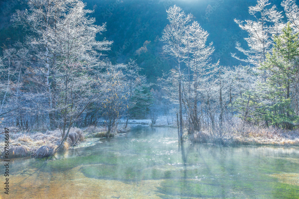 秋の上高地探索 霧氷の田代池 Stock Photo | Adobe Stock