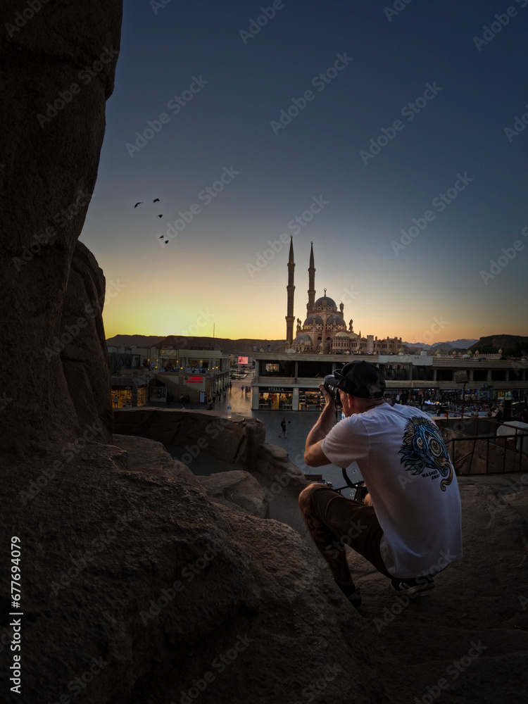 Obraz premium Al Sahaba Mosque at sunset Sharm el-Sheikh
