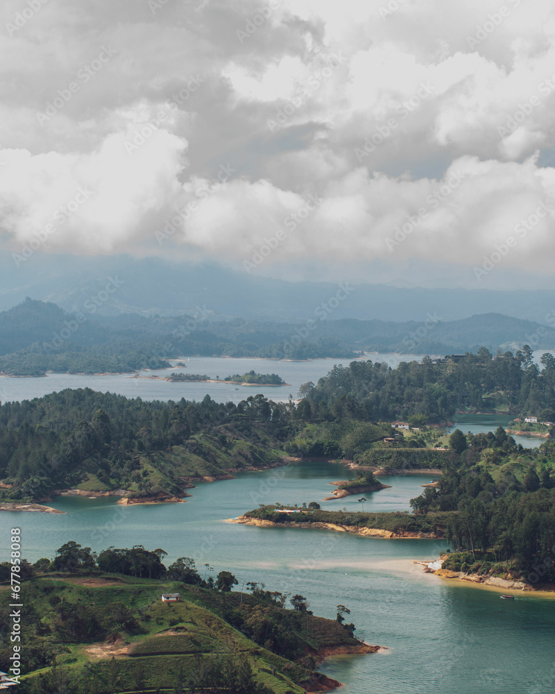 Fototapeta premium Guatape El penol, antioquia, colombia, big rock on the middle of a beautiful dam