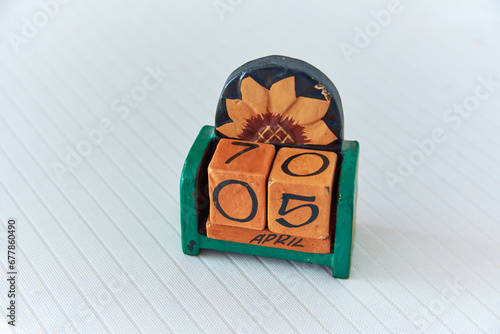 Obraz na płótnie daily and monthly calendar made of wooden pieces w salonie