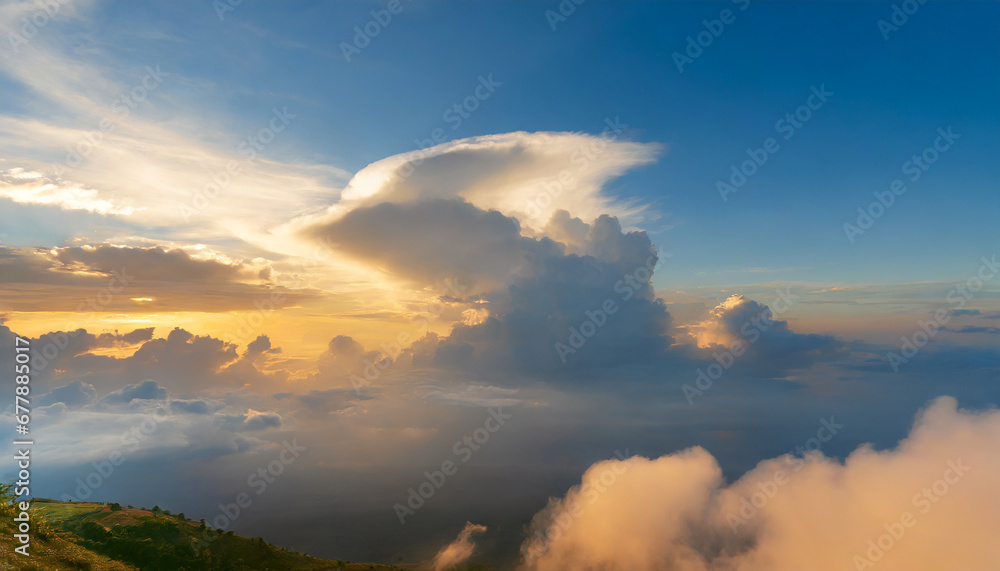 Obraz premium strangely shaped clouds and sunlight natural landscape at sunset colorful sky cloud natural background 4k time lapse