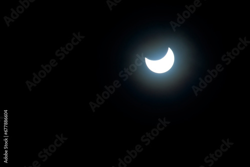 Obraz na płótnie partial solar eclipse in the sky w salonie