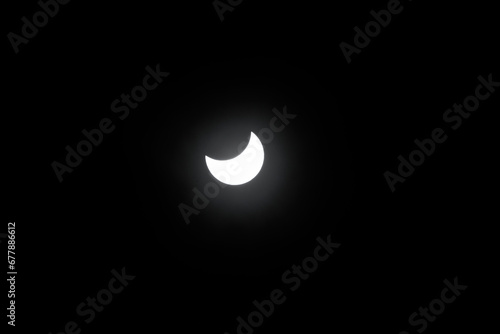Obraz na płótnie partial solar eclipse in the sky w salonie