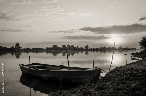 Obraz na płótnie sunrise with boats on the lake w salonie