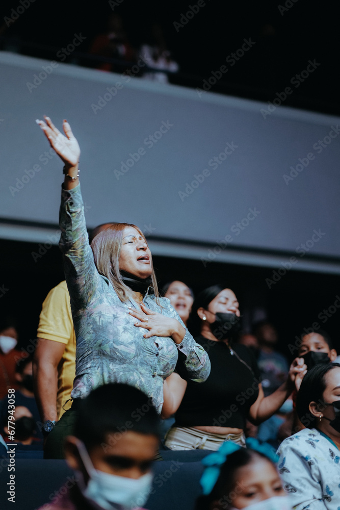 Obraz premium woman prayer hand up close up church