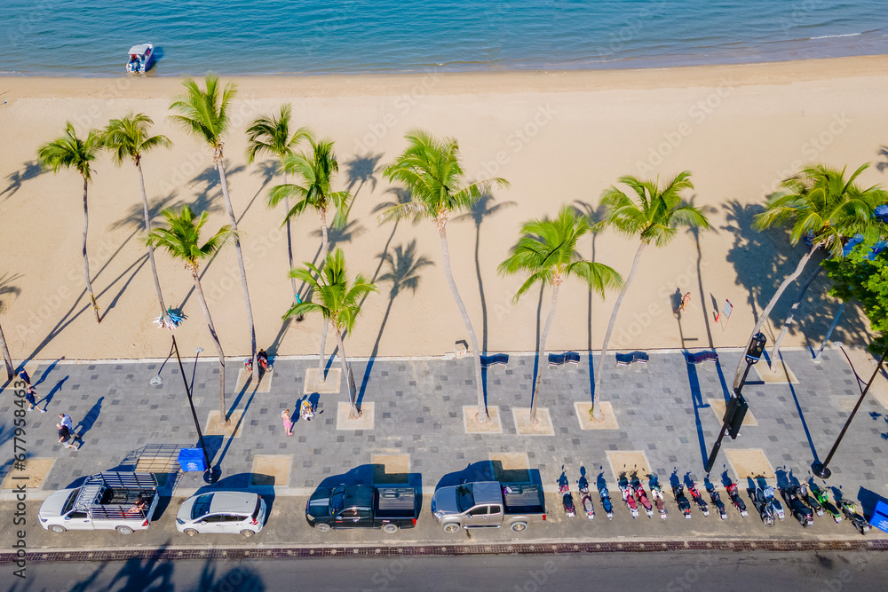 Obraz premium Pattaya Thailand, a view of the beach alongside the renovated new beach road. drone aerial view of the Pattaya beach