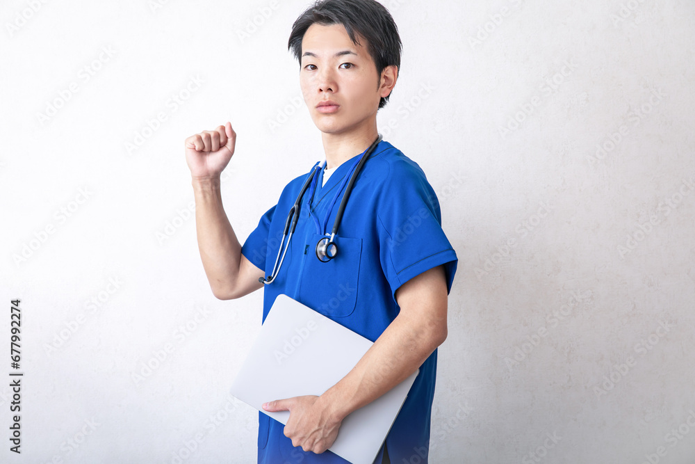 ガッツポーズする医者　Doctor