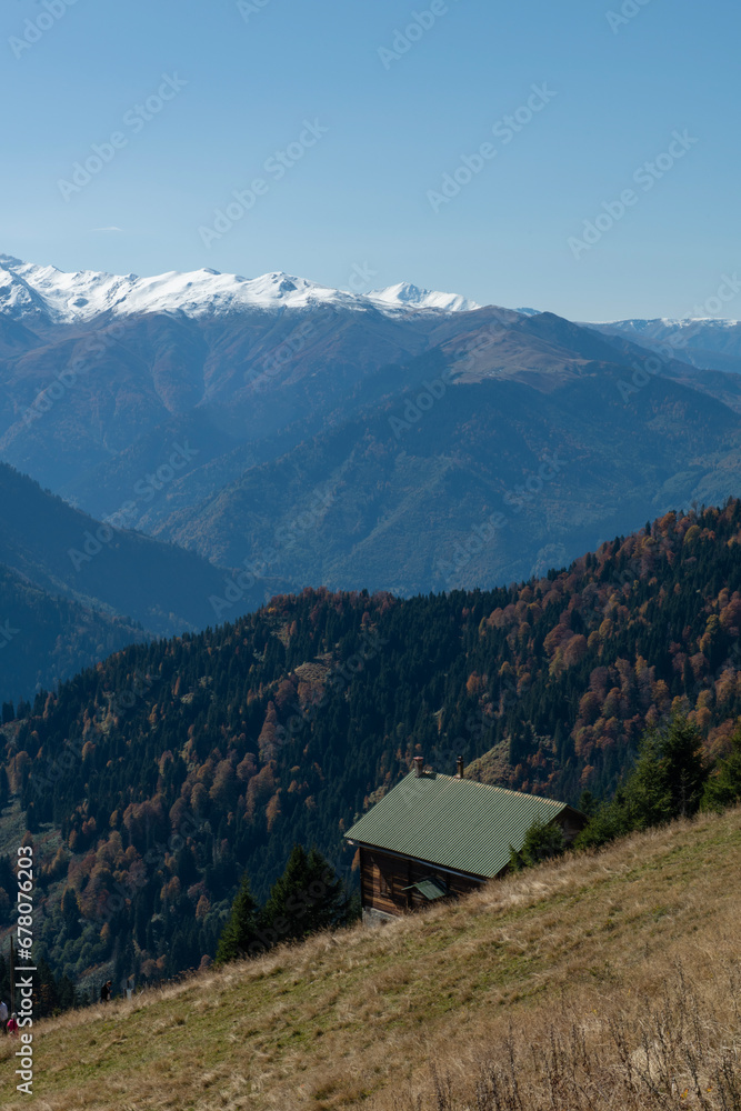 Plateau houses are made of stone and wood. Wooden plateau houses built on a hill. Wooden plateau houses in Turkey. Pokut Plateau Rize Türkiye. Plateau houses are made of stone and wood. Wooden plateau houses built on a hill. Wooden plateau houses in Turkey. Pokut Plateau Rize Türkiye.