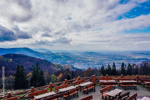 Obraz na płótnie Góry, Beskid Śląski widok z Równicy w Ustroniu na Śląsku w Polsce, panorama jesienią z lotu ptaka w salonie