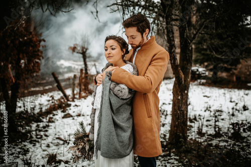 Winter Hochzeit in den Bergen - Bilder von H  tte und Wald