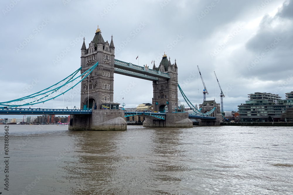 Obraz premium architecture, attraction, bank, beautiful, bridge, britain, british, building, buildings, capital, city, cloudy, copy space, day, downtown, drawbridge, england, english, great britain, history, holida