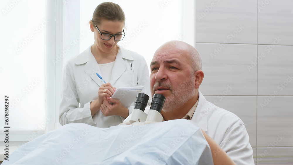 Obraz premium A gynecologist and a nurse consult a patient and conduct a gynecological examination in preparation for pregnancy. Pregnancy and childbirth consultations, women's health and teamwork.