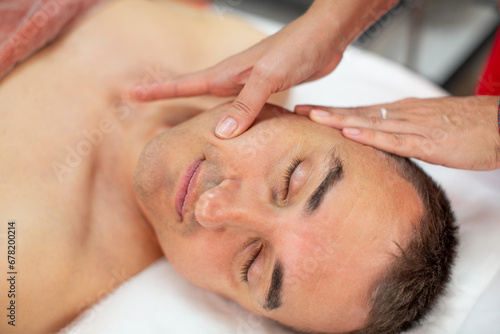 Non-surgical facelift for man - Italian modeling massage Gym