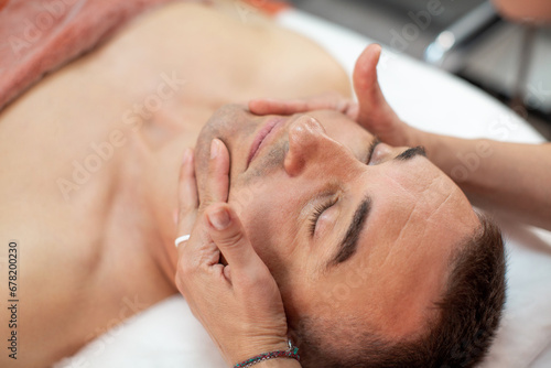 Non-surgical facelift for man - Italian modeling massage Gym