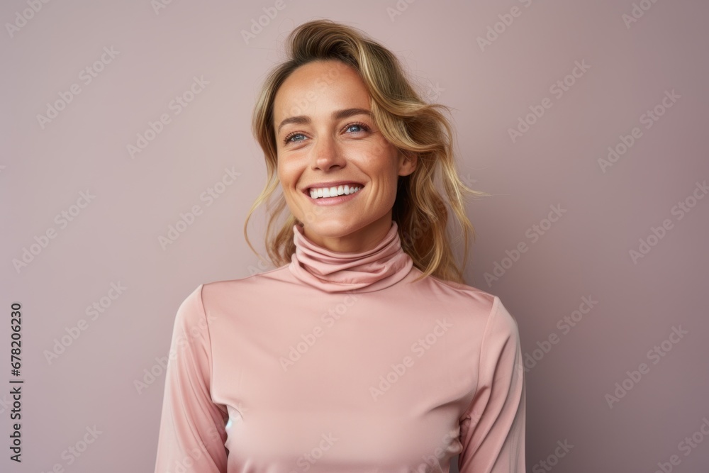Obraz premium Portrait of a grinning woman in her 30s wearing a classic turtleneck sweater against a minimalist or empty room background. AI Generation