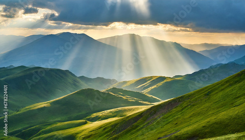 paysage de montagnes verdoyantes et couché de soleil