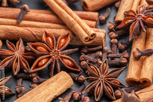 Fototapeta Naklejka Na Ścianę i Meble -  Lots of three spices for mulled wine – star anise, cinnamon and clove, macro.