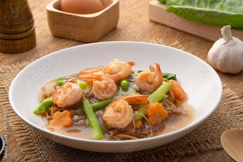 Fried Rice Vermicelli Noodles with Shrimp in Gravy Sauce (rad na goong).Thai food