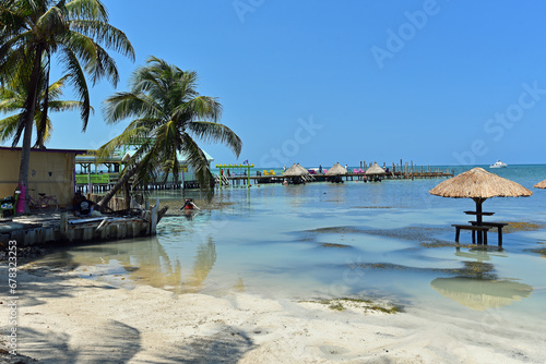 Fototapeta Naklejka Na Ścianę i Meble -  Beachside Pier Caye Caulker Belize